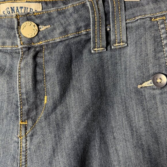 Signature By Levi Strauss & Co. Women's Denim Bermuda Shorts Size Misses 10 - Picture 5 of 6